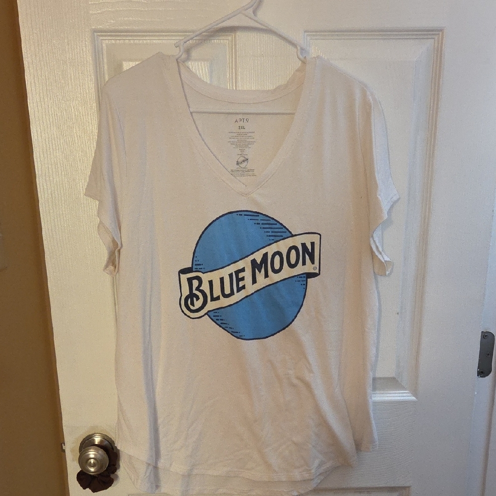 Apt. 9 Blue Moon Graphic Tee